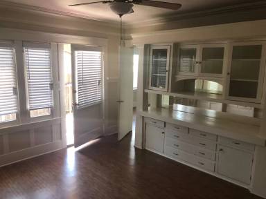 Main picture of 433 Rose Ave