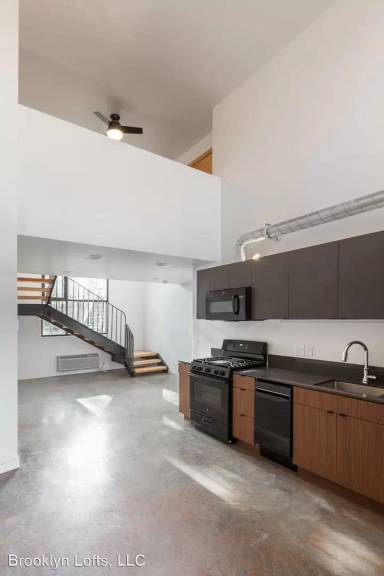 Main picture of 3539 SE Milwaukie Ave