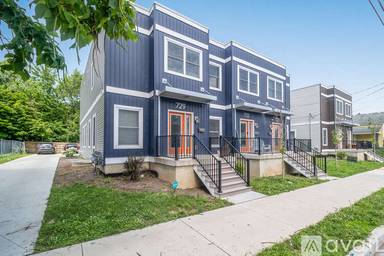 Main picture of 729 Bates St SE