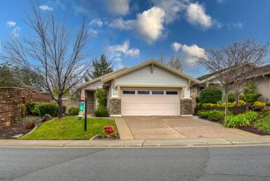 Main picture of 952 Lake Crest Ln