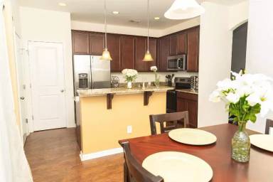 Main picture of 1074 Lexi Ct