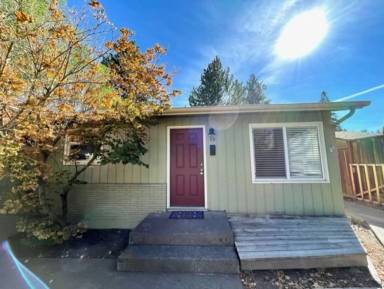 Main picture of 49 NW Gordon Rd