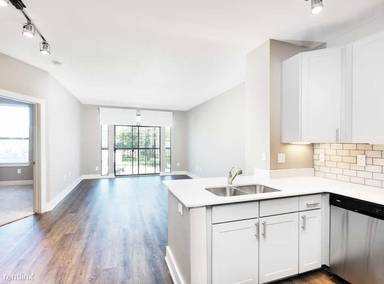 Main picture of 1010 E 10th St