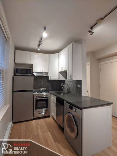 Main picture of 511 W Belmont Ave