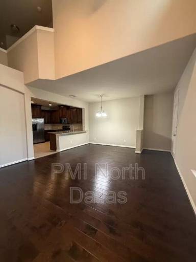Main picture of 528 S Greenville Ave