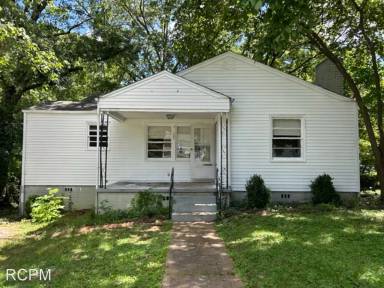 Main picture of 202 N Plymouth Rd NW