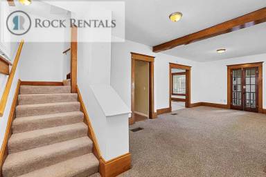 Main picture of 105 E 6th Ave