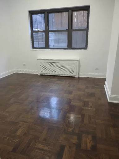 Main picture of 1 E 35th St
