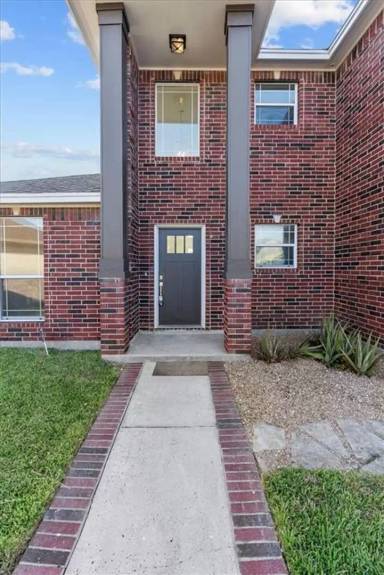Main picture of 2421 Songbird Ln