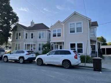 Main picture of 216 Maple St
