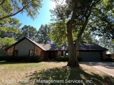 Main picture of 5528 E 98th St