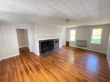 Main picture of 10 Lee Rd