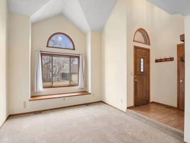 Main picture of 1356 Salem St