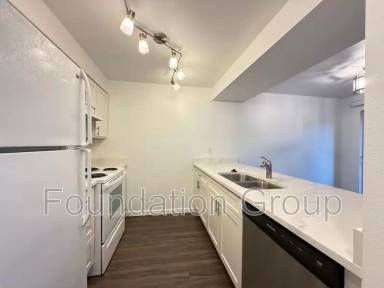 Main picture of 745 Summit Ave E