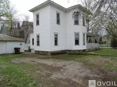 Main picture of 124 S Ottawa St