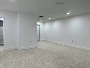 Main picture of 2479 SW 16th St