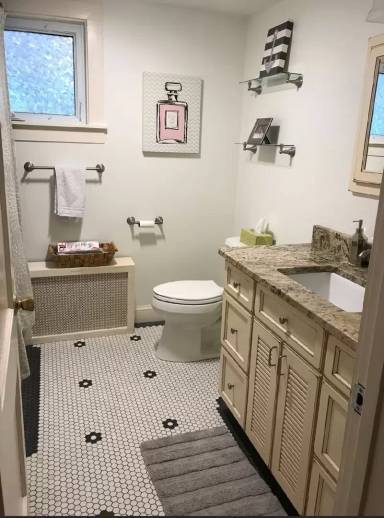 Main picture of 608 Elmwood St