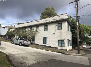 Main picture of 3615 SE Milwaukie Ave