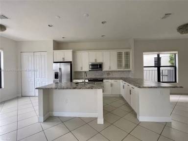 Main picture of 3316 W 98th Pl