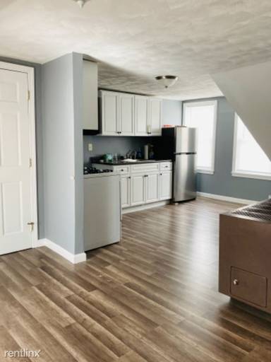 Main picture of 1025 Bay St