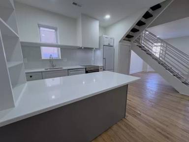 Main picture of 2111 Green St
