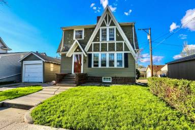 Main picture of 114 10th Ave SW