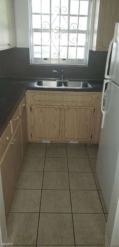 Main picture of 15 NW 7th Ave