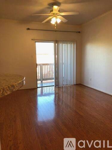 Main picture of 4041 Drake St