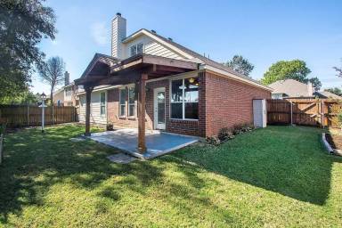 Main picture of 406 Leameadow Dr