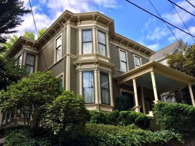 Main picture of 2032 SW Main St