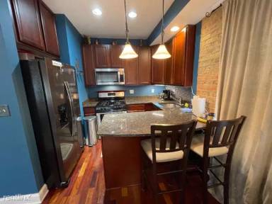 Main picture of 6414 N Hoyne Ave