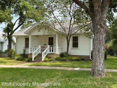 Main picture of 304 E 8th St