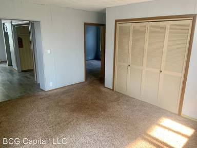 Main picture of 220 W Cherry St