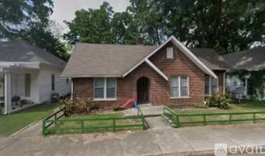 Main picture of 312 Thompson St