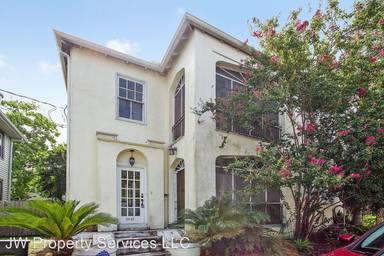 Main picture of 3923 Octavia St