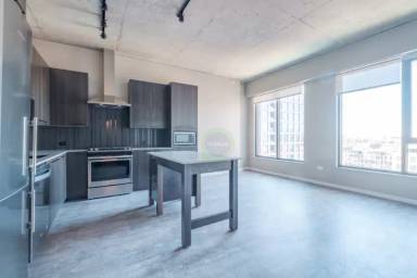 Main picture of 103 N Sangamon St