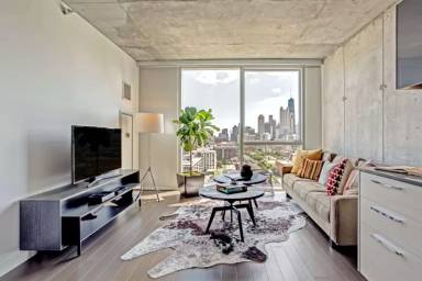 Main picture of 623 W Division St