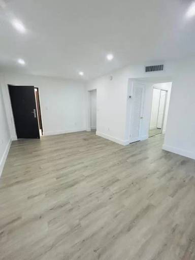 Main picture of 2174 NE 170th St