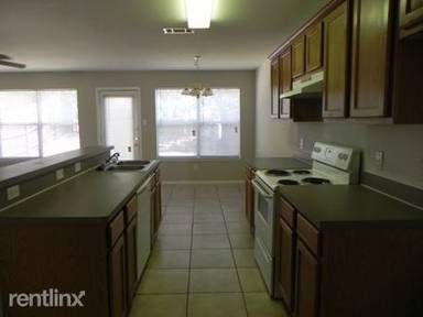 Main picture of Steeplechase Apartments Fort Worth