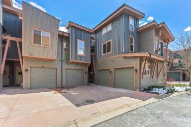 Main picture of 5896 Park Ln