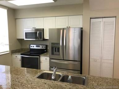 Main picture of Turnberry On the Green Condo