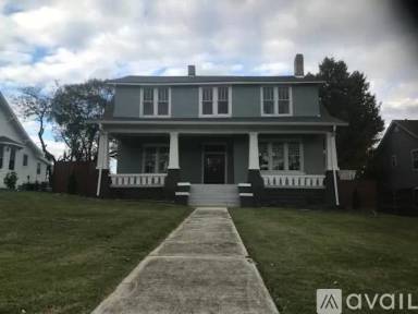 Main picture of 416 W 6th St