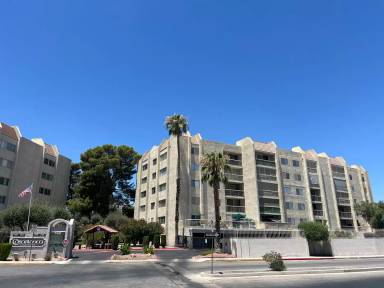 Main picture of 745 N Royal Crest Cir
