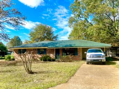 Main picture of 150 Mason Dr E