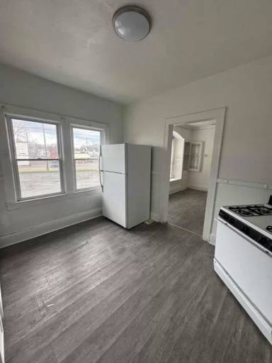 Main picture of 3345 E 119th St