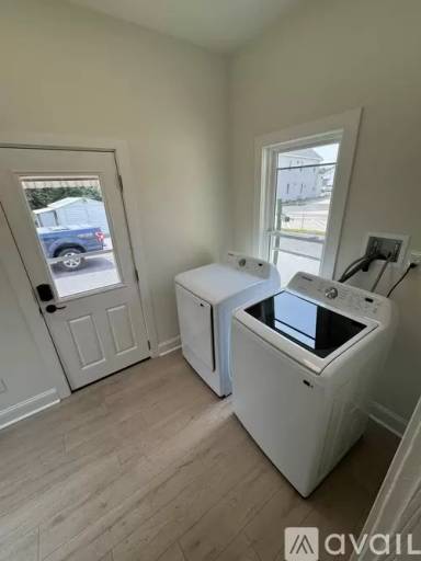Main picture of 14 Lake Ave