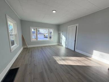 Main picture of 425 S Main St