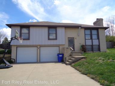 Main picture of 211 S Kaw Dr