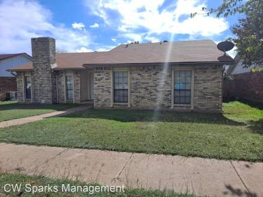 Main picture of 7410 Oakmore Dr