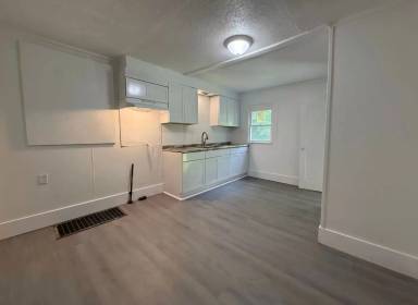 Main picture of 1710 E Hickory St